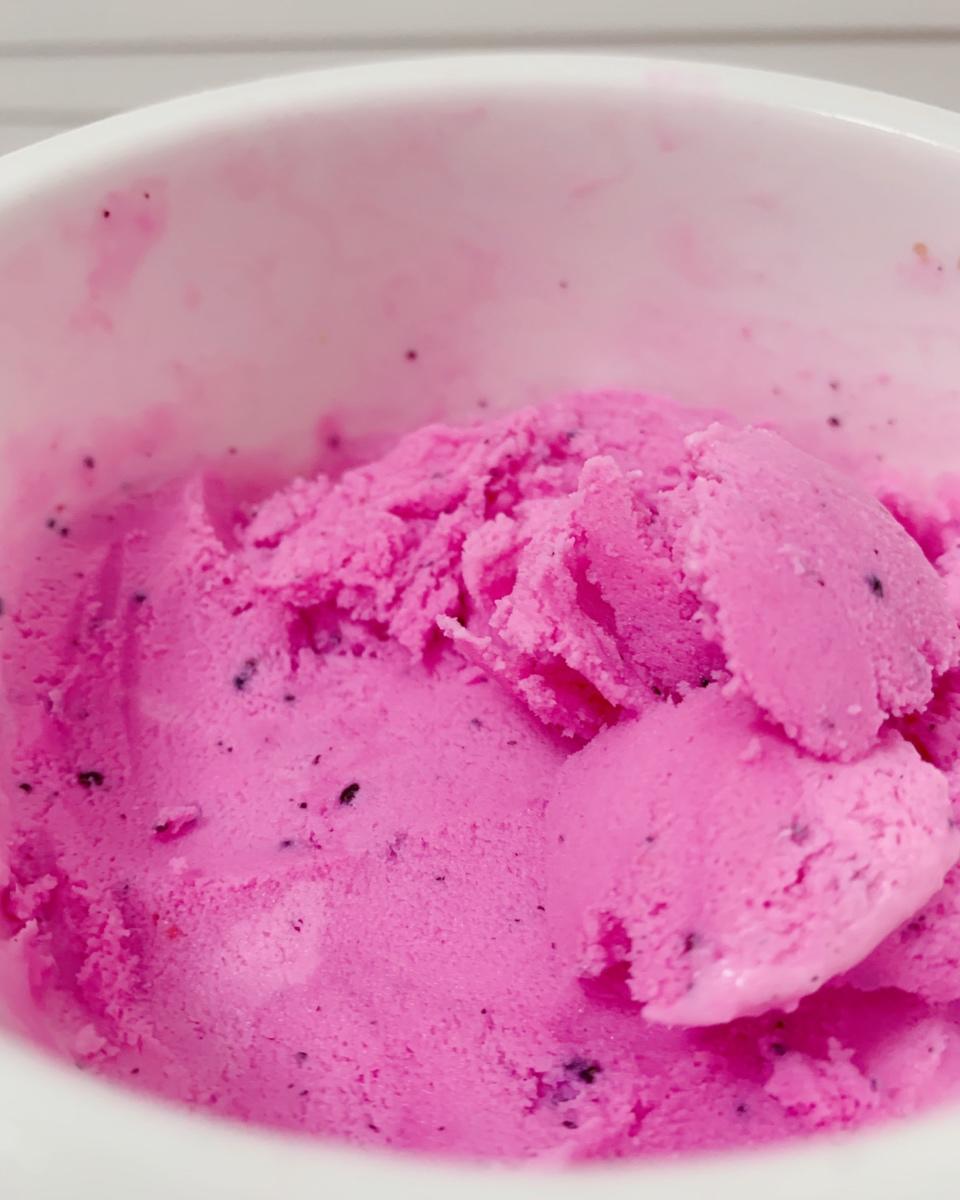 酸奶火龙果冰淇淋