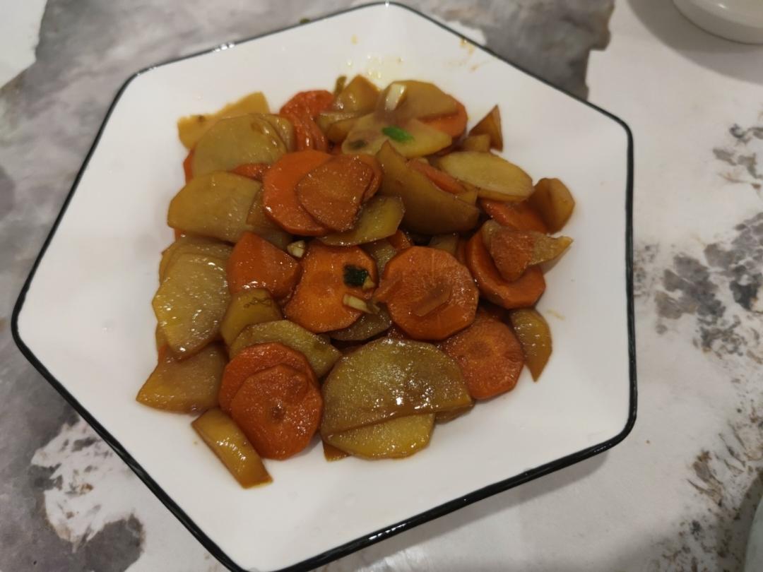 土豆片炒胡萝卜片