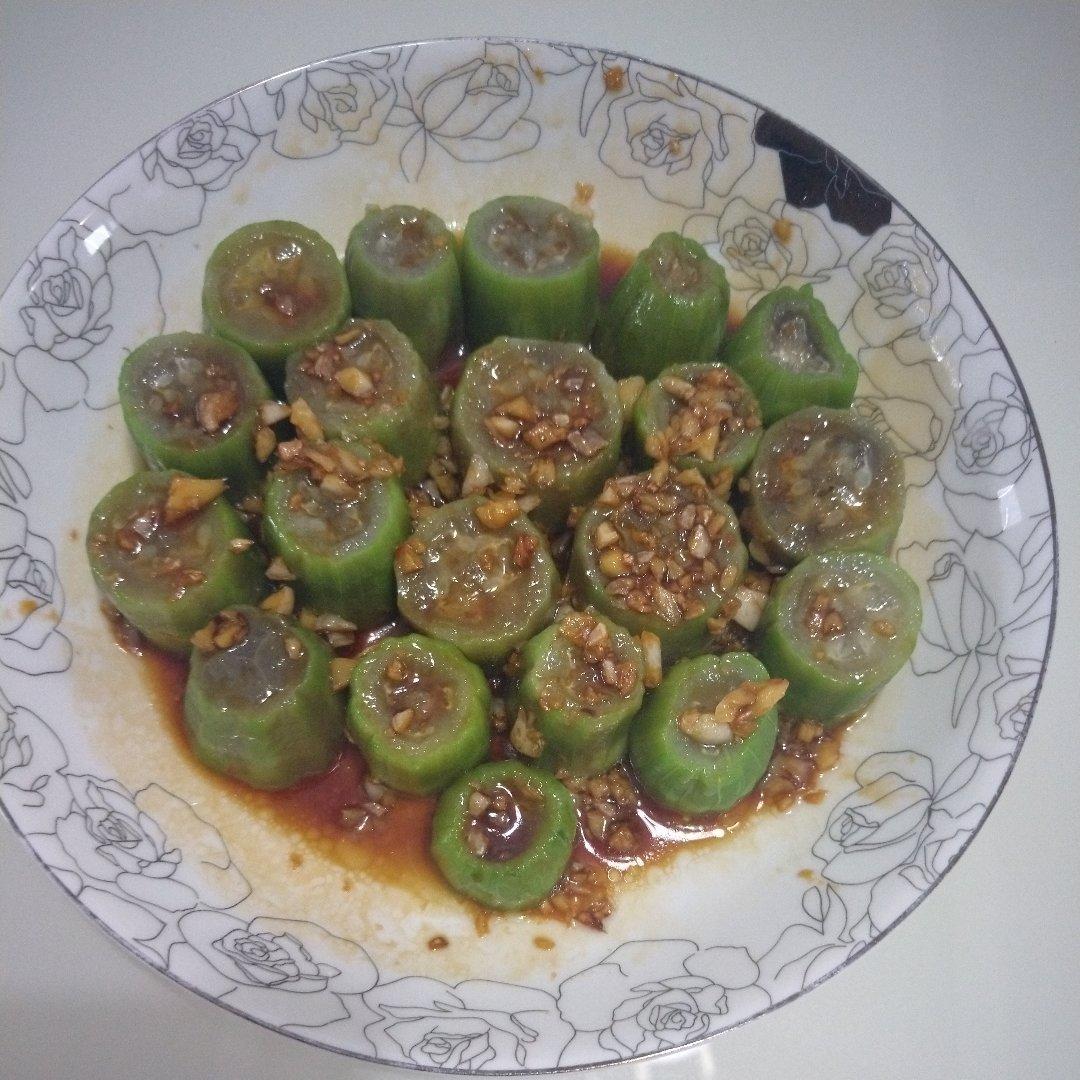 只需要五分钟就可以的美味蒜蓉蒸丝瓜