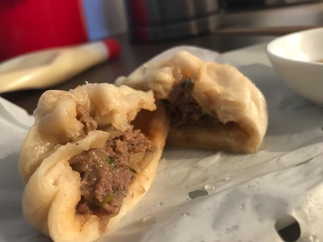 鲜美多汁的洋葱牛肉包子