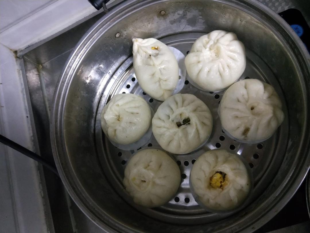 松软的素馅包子