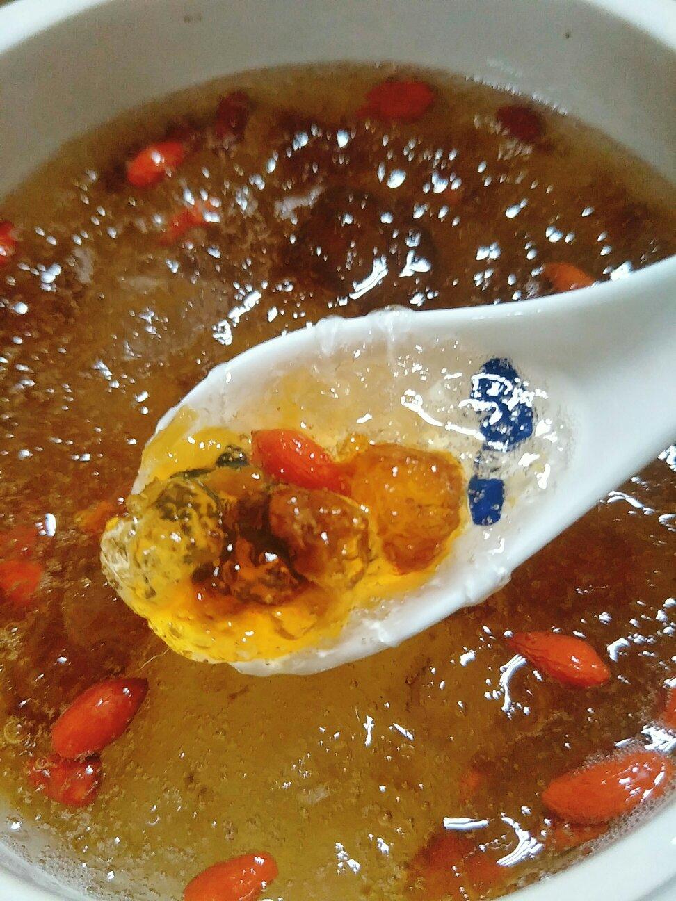 桃胶皂角米炖雪燕