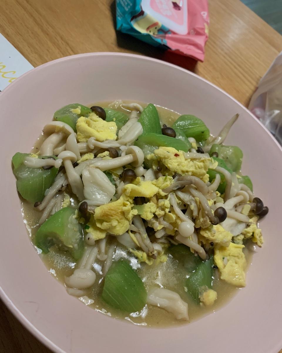 白玉菇丝瓜炒鸡蛋