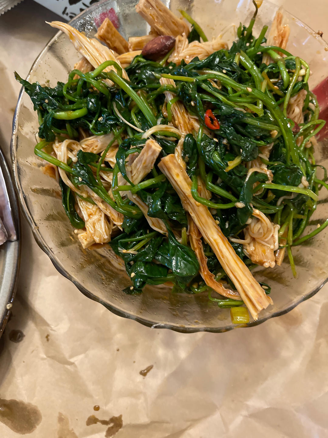 解馋减脂餐！酸辣开胃又下饭的菠菜拌金针菇