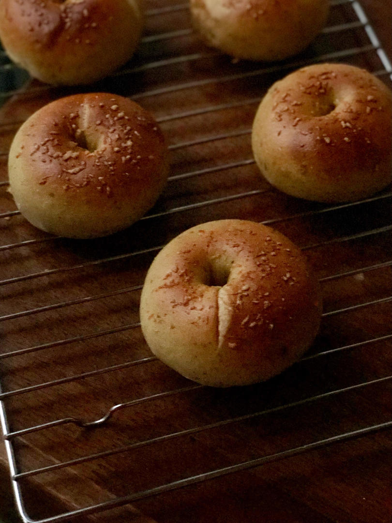 菠菜番茄干奶酪贝果