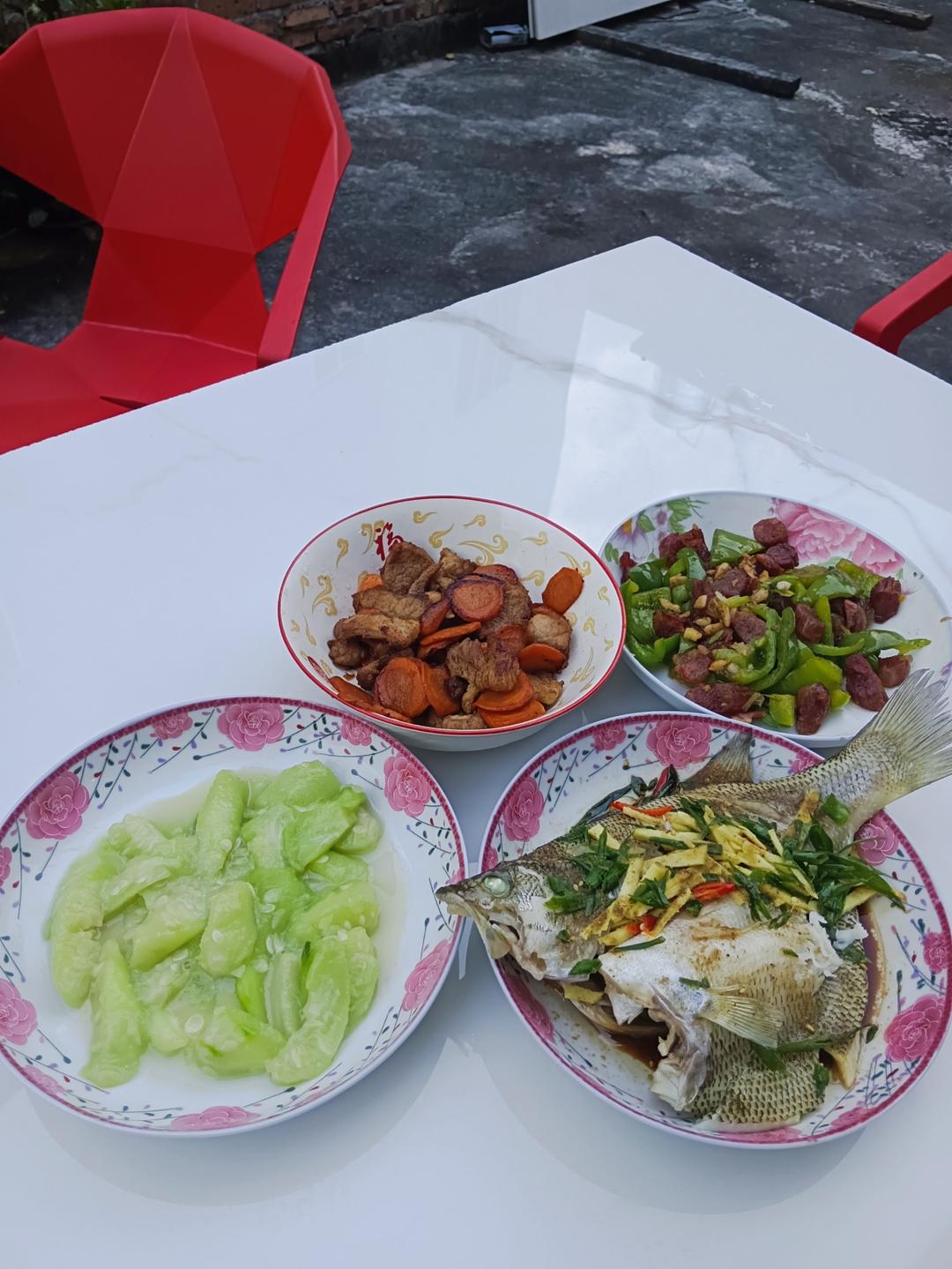 素炒丝瓜|这样做绝了！简单又好吃！