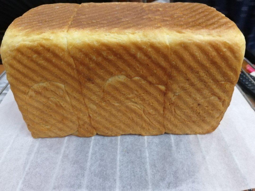 用烤箱自己做面包--手工牛奶吐司面包