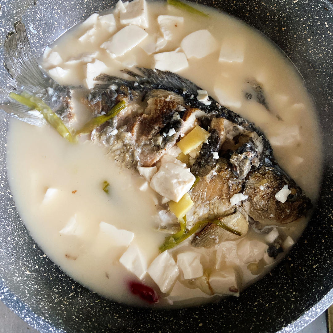 奶白鲫鱼豆腐汤|一条鱼最后的温柔