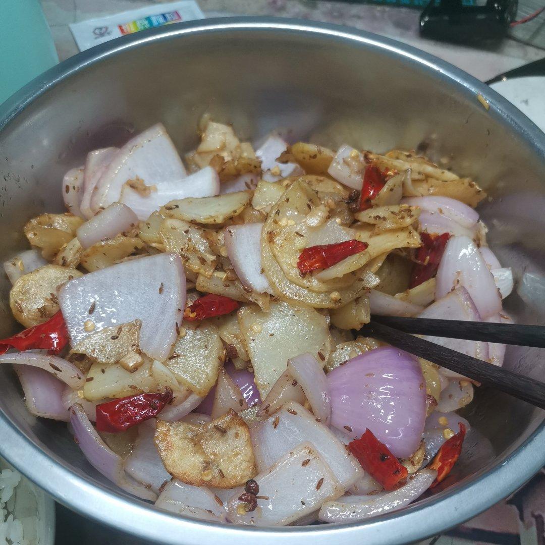 边吃边流泪的「孜然土豆片」