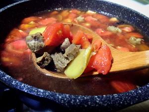 番茄牛肉烩饭的做法 步骤4