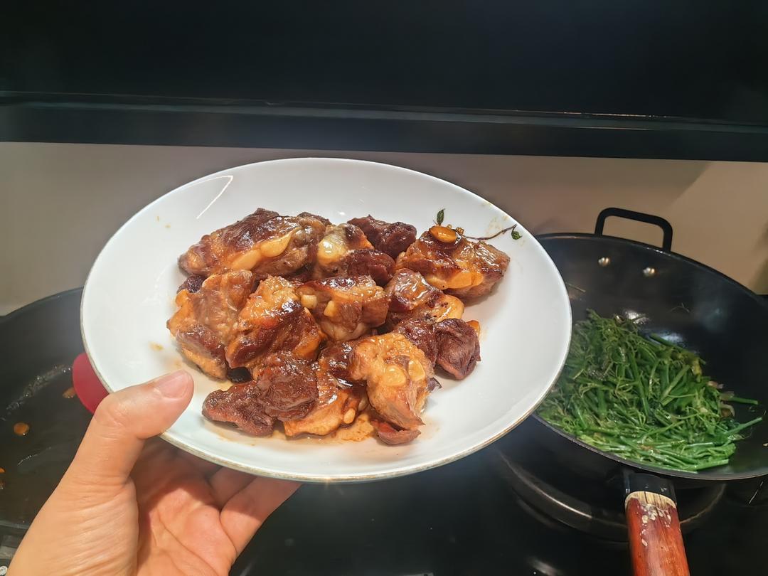 好吃不油腻的话梅排骨，不比蒜香排骨差