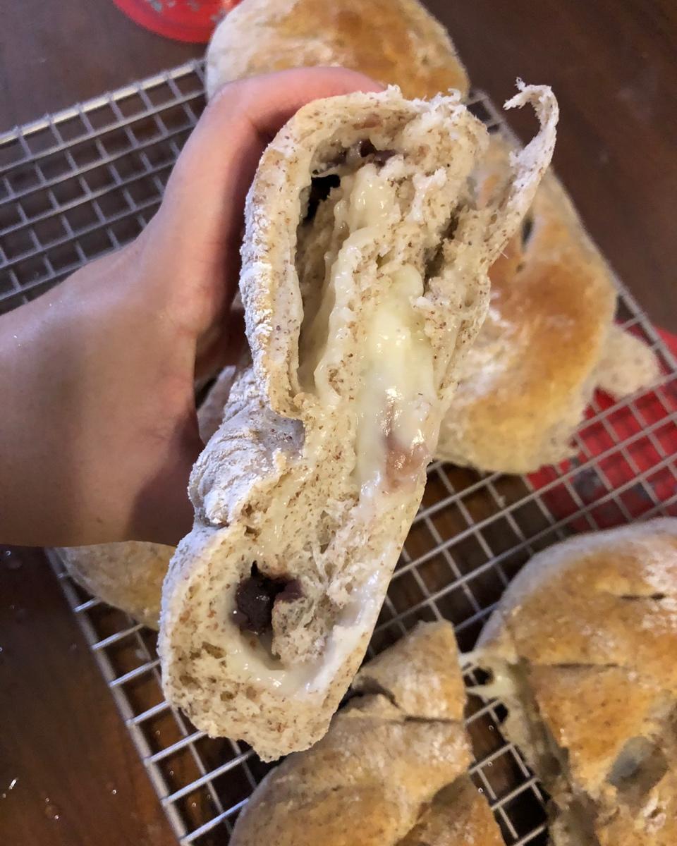 红豆/肉松麻薯软欧面包+石榴茶【曼食慢语】