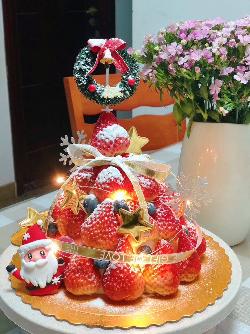 圣诞节草莓蛋糕塔