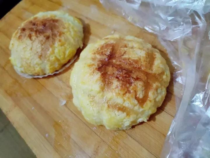 好吃到炸裂的港式菠萝包（附带制作酥皮的小视频）