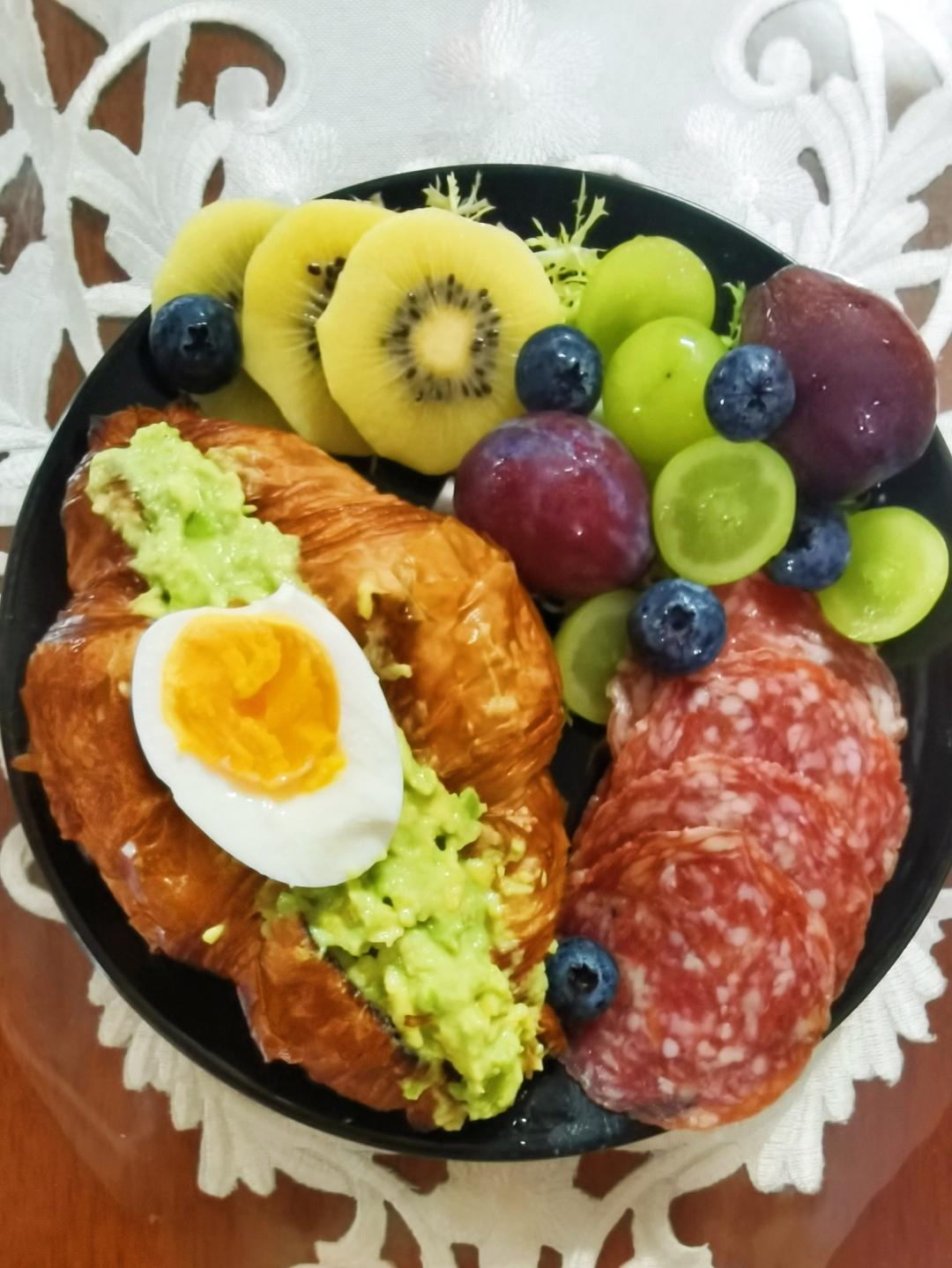 牛油果抱蛋三明治