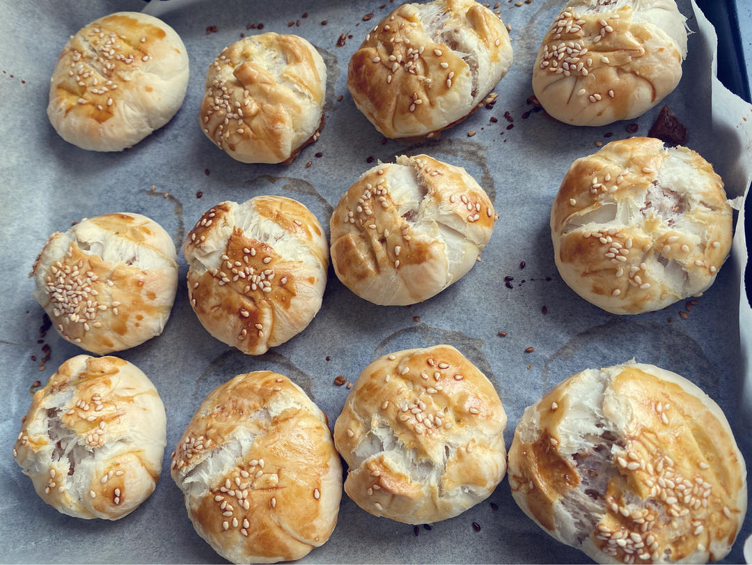 鲜肉月饼 /老婆饼 咸/甜款月饼庆贺中秋