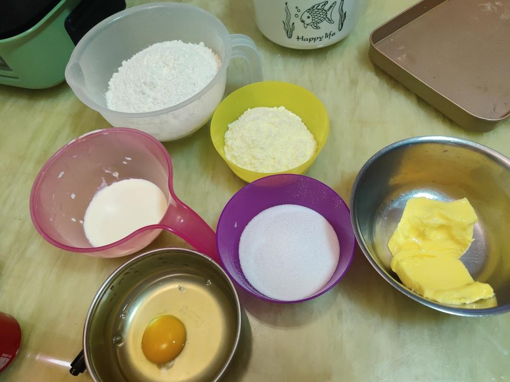 纯奶手撕吐司的做法 步骤1