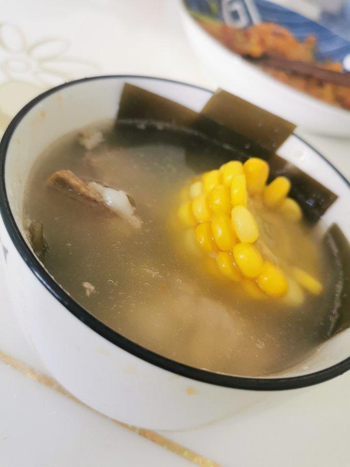 海带玉米排骨汤
