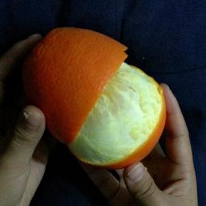 快剥橙子(干净的双手)的做法 步骤3