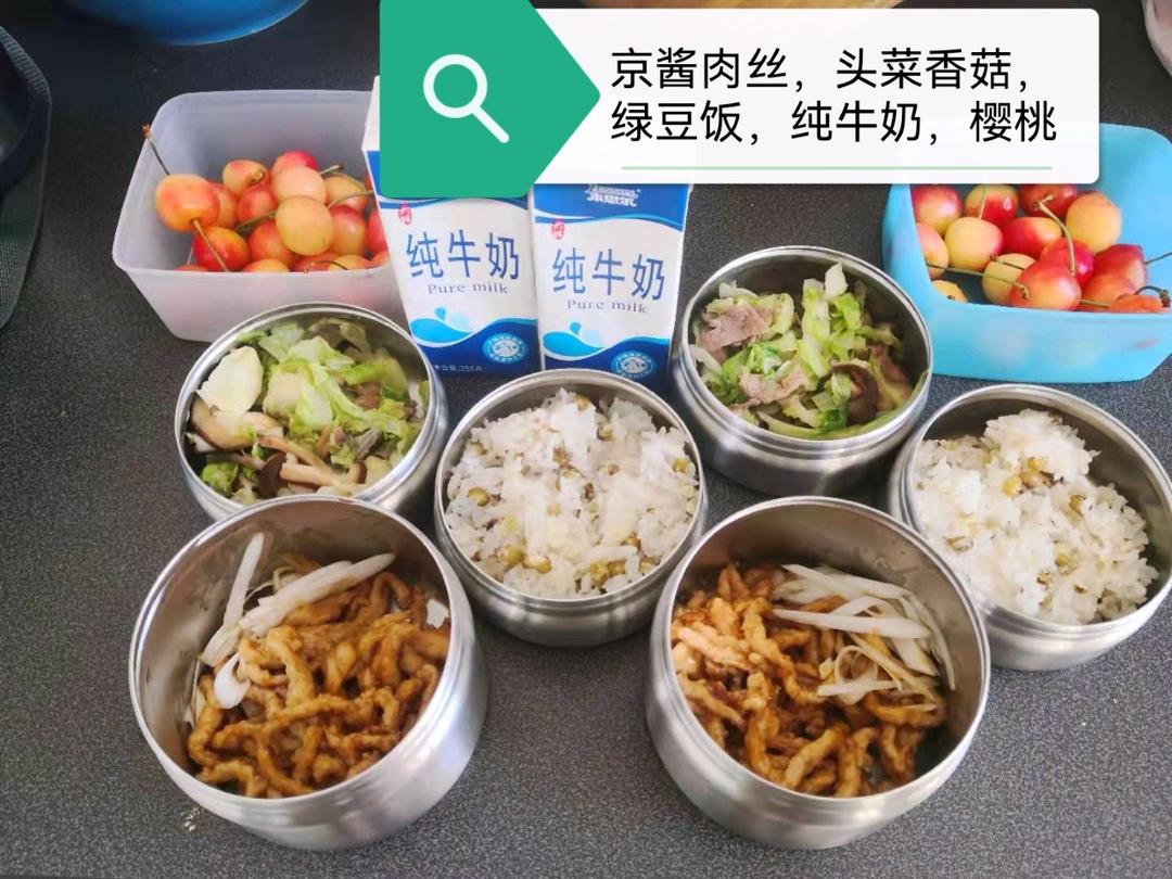 学生带饭（便当饭盒）