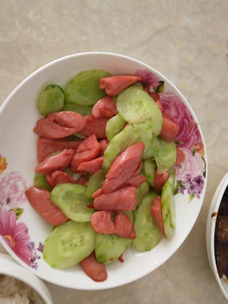 火腿肠炒黄瓜