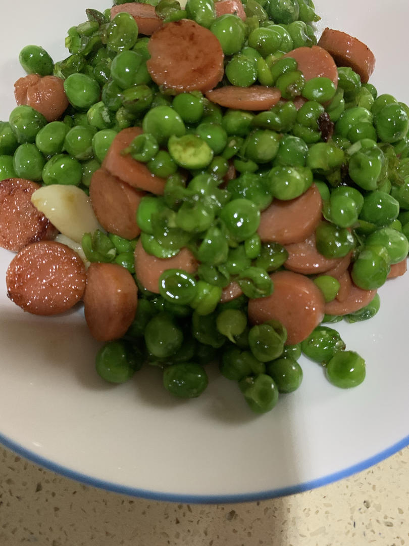 督宝娘做的火腿肠炒豌豆