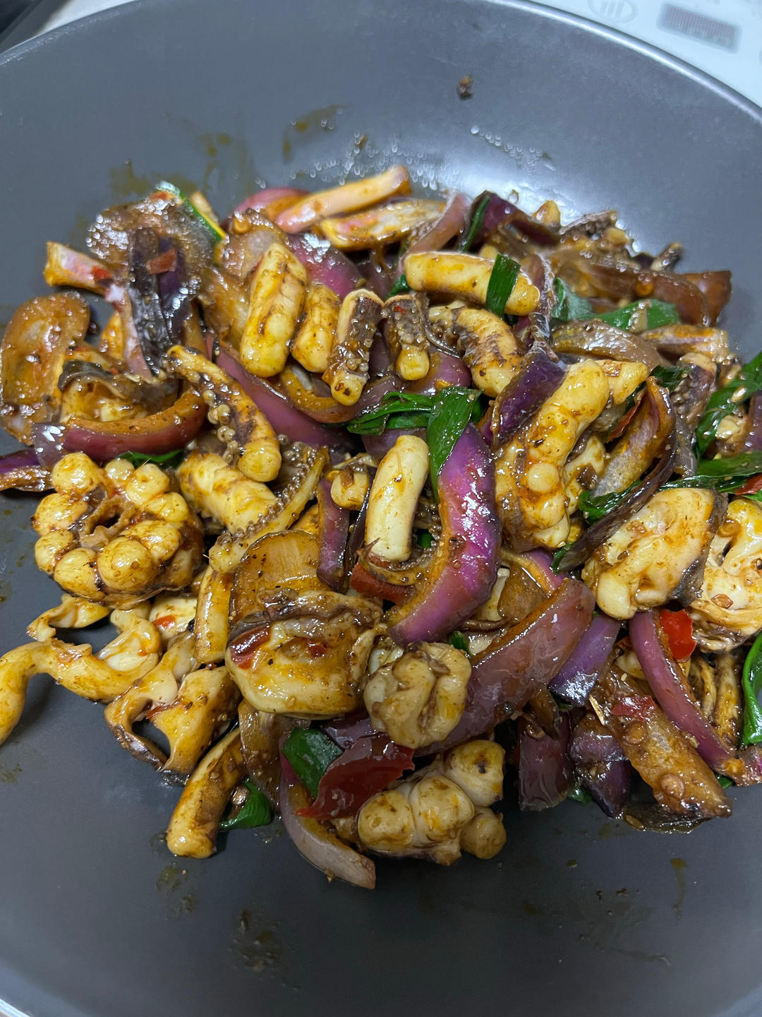 爆炒鱿鱼须，加上这一步，可以与铁板鱿鱼媲美