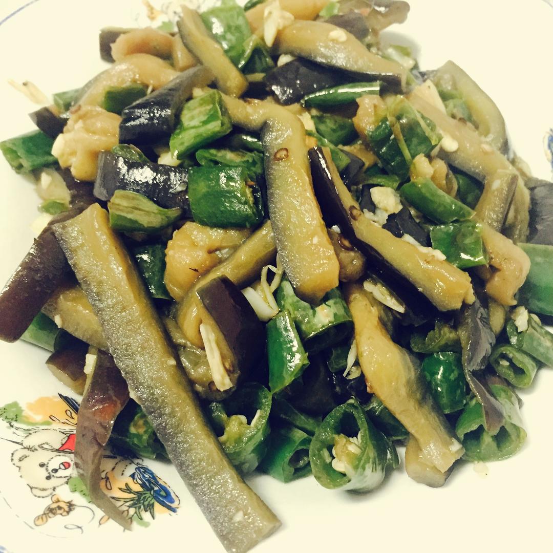 【下饭神器】超简单快手菜 蒜香辣子茄丝的做法