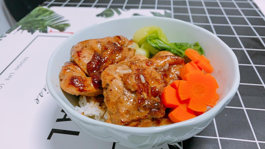 【黑椒鸡腿饭】