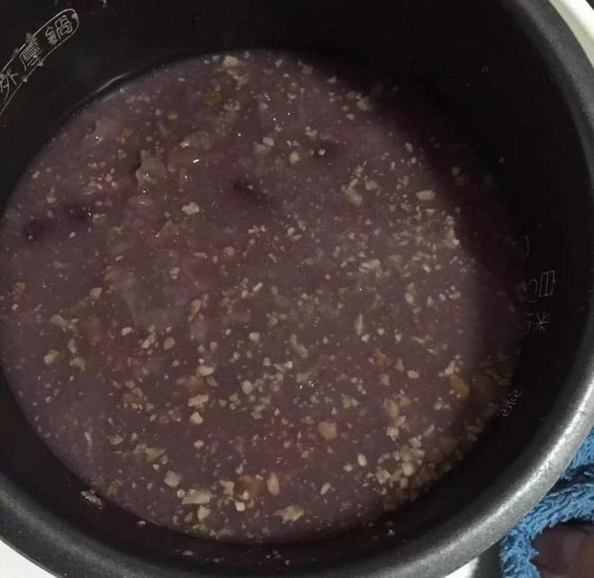 紫薯核桃银耳粥的做法