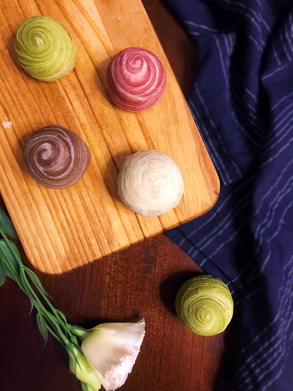 蛋黄酥~紫薯、抹茶、原味~花好月圆，中秋快乐~内附一次做六色蛋黄酥方法~