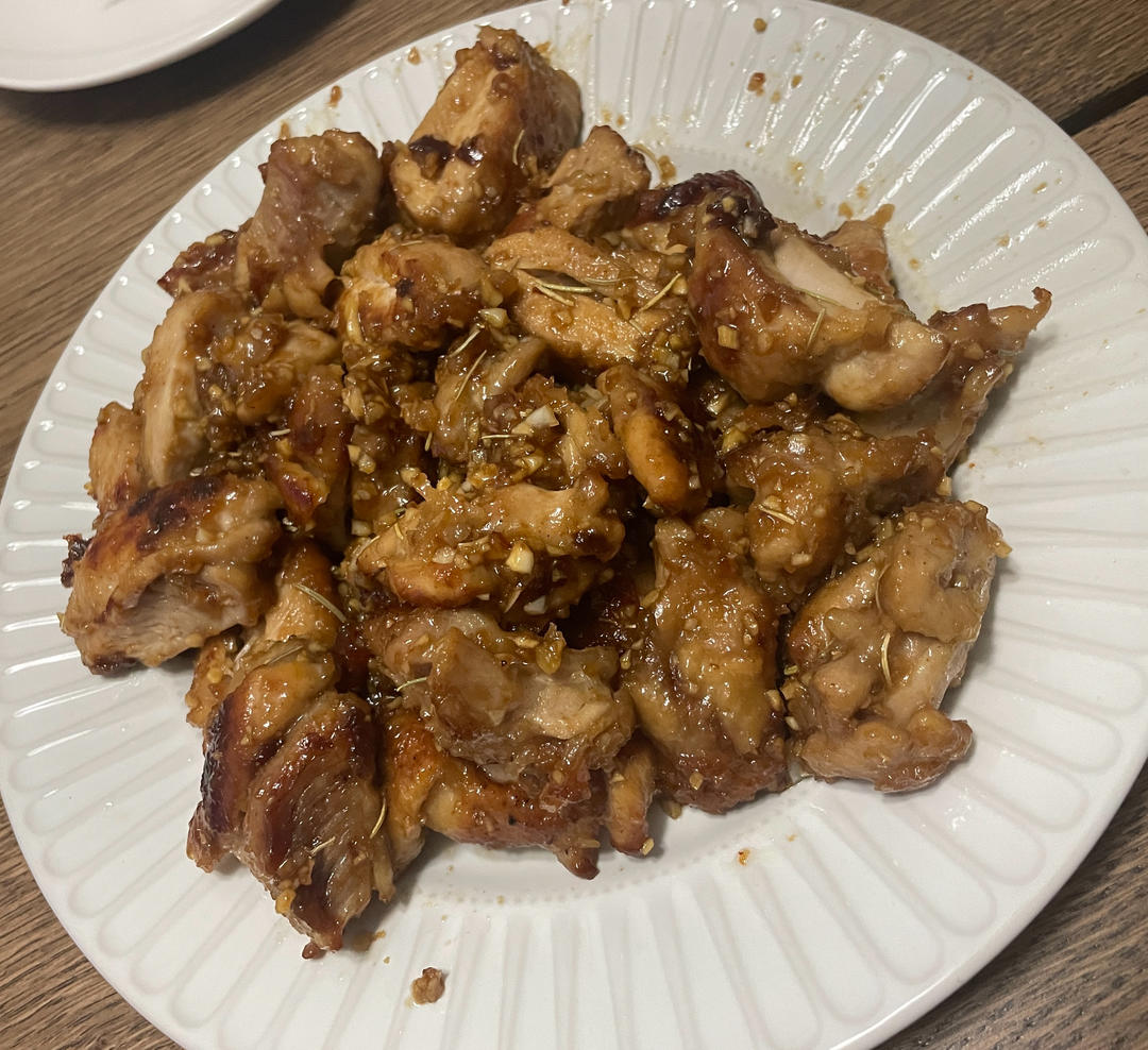 蒜香黄油鸡腿排