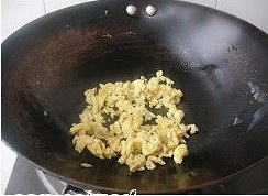 青椒牛柳蛋炒饭的做法 步骤2