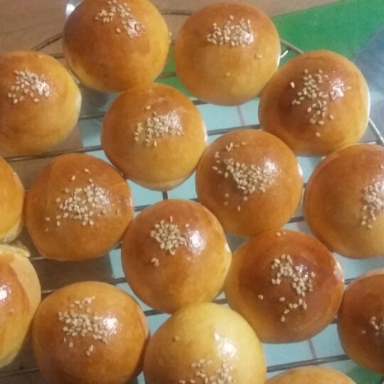 大人小孩都爱不释口的【蜂蜜牛奶小餐包】
