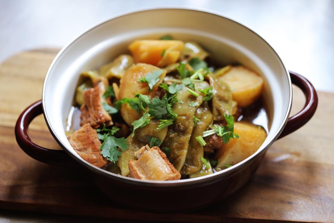 红烧排骨炖豆角土豆