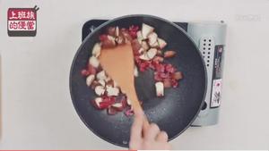 香菇香肠闷饭的做法 步骤8