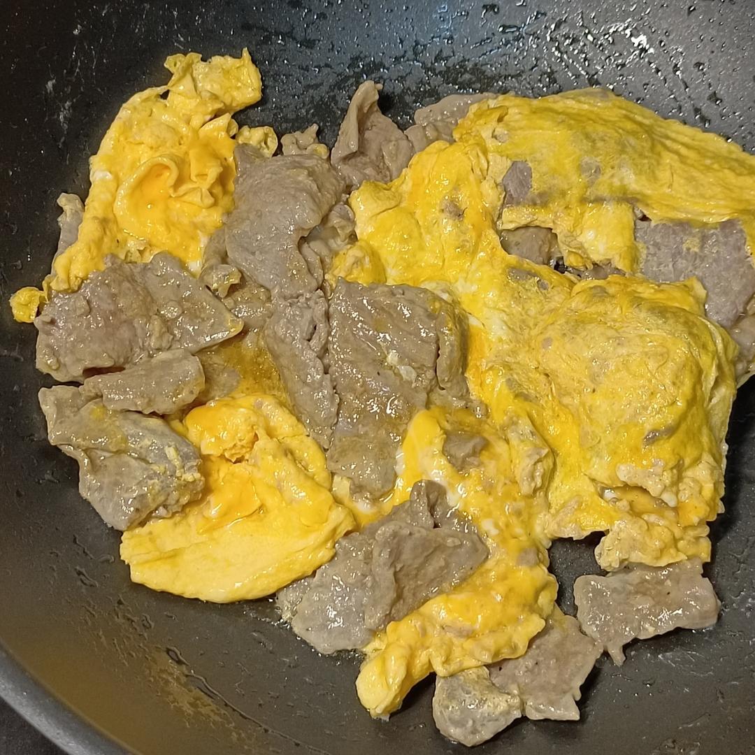 滑蛋牛肉，牛肉滑嫩，鸡蛋松软