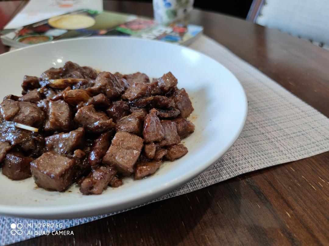 听起来就很好吃的黑椒蒜子牛肉粒