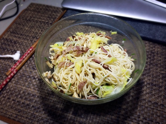 葱爆面—就是汪涵在天天向上里面做的那个啦