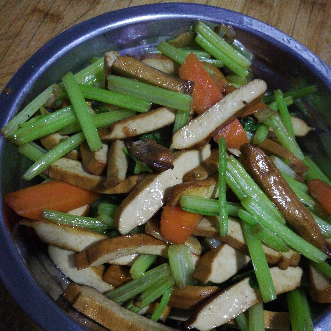 芹菜炒香干
