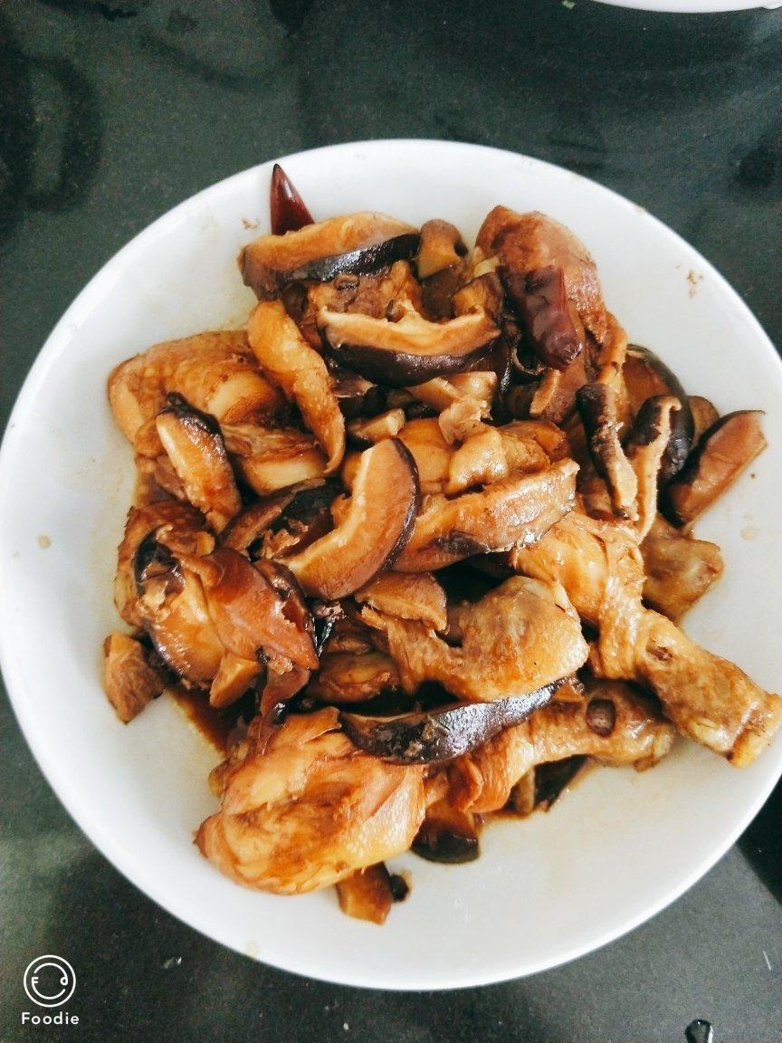 香菇炖鸡腿