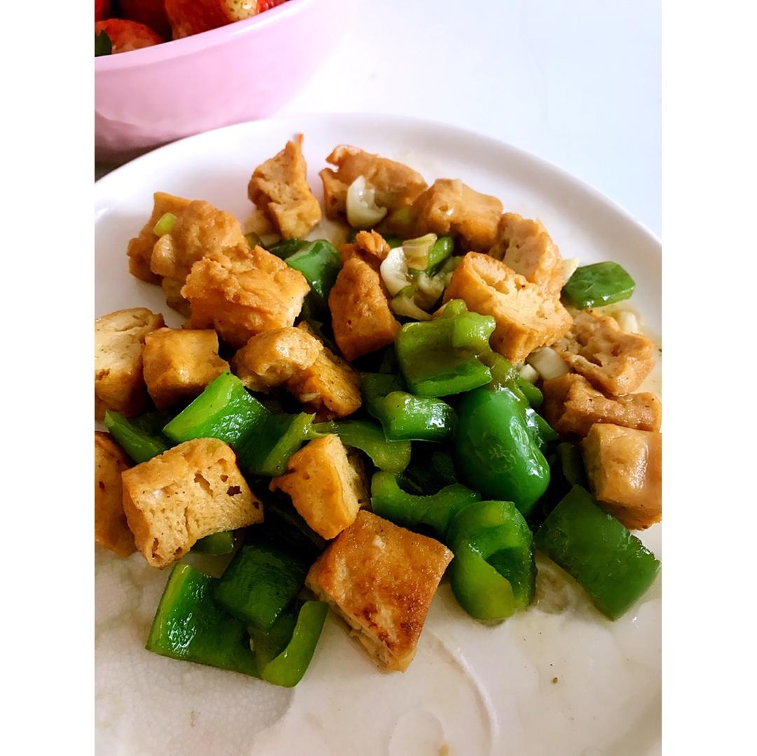 油豆腐丁炒青椒