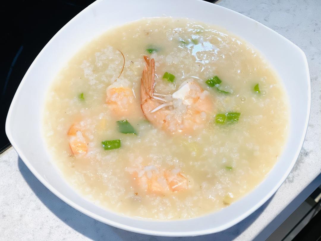 部分冰冻冷藏,取五分之一的大虾,给熊孩子做个干贝海鲜粥吧