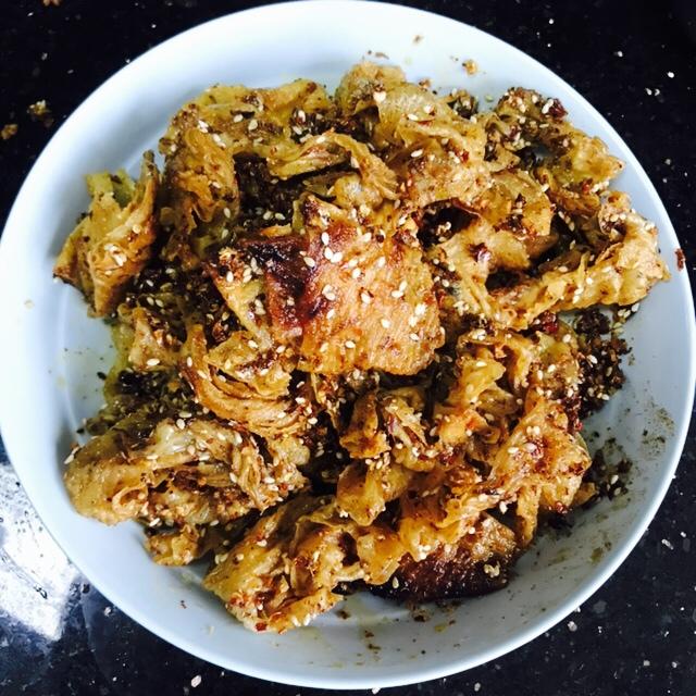 颜微醺做的馋嘴小食| 自制麻辣豆皮