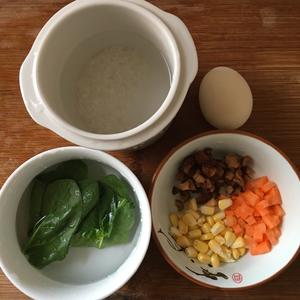 宝宝菠菜蛋黄芙蓉粥的做法 步骤1
