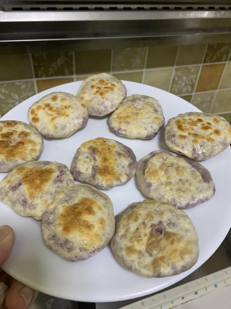 【饺子皮紫薯饼】