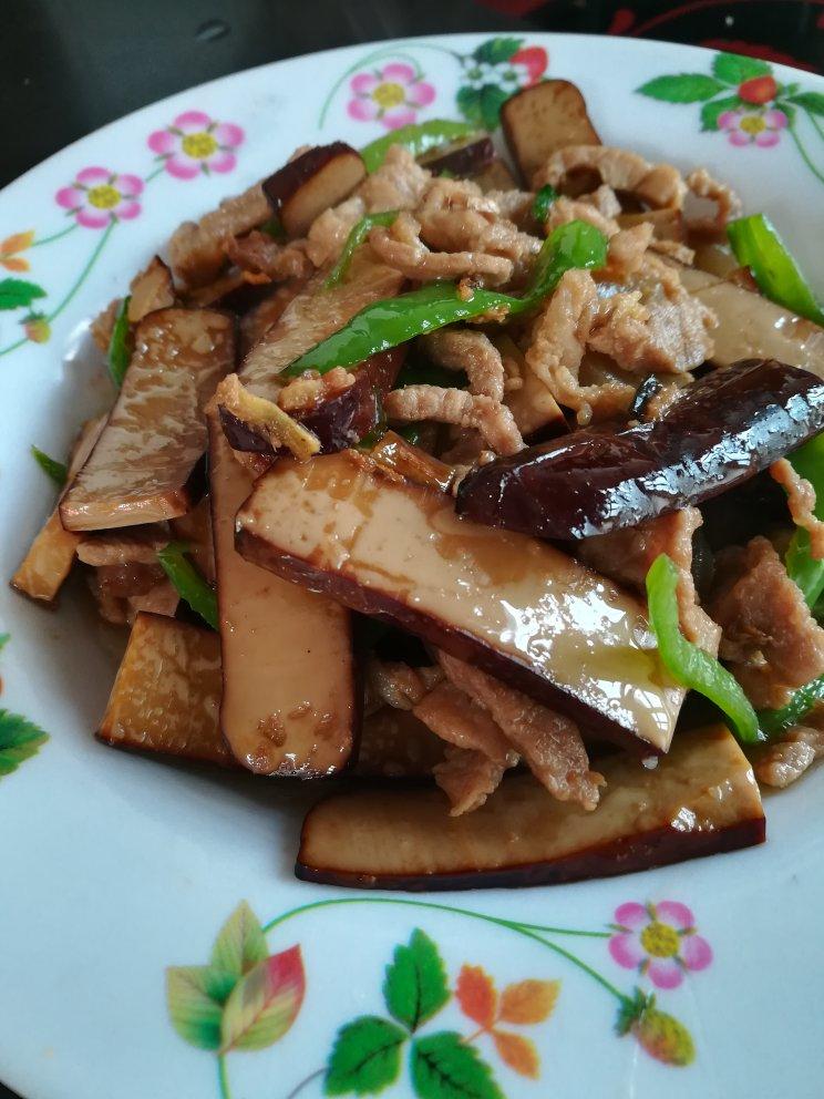 青椒鸡蛋干炒肉