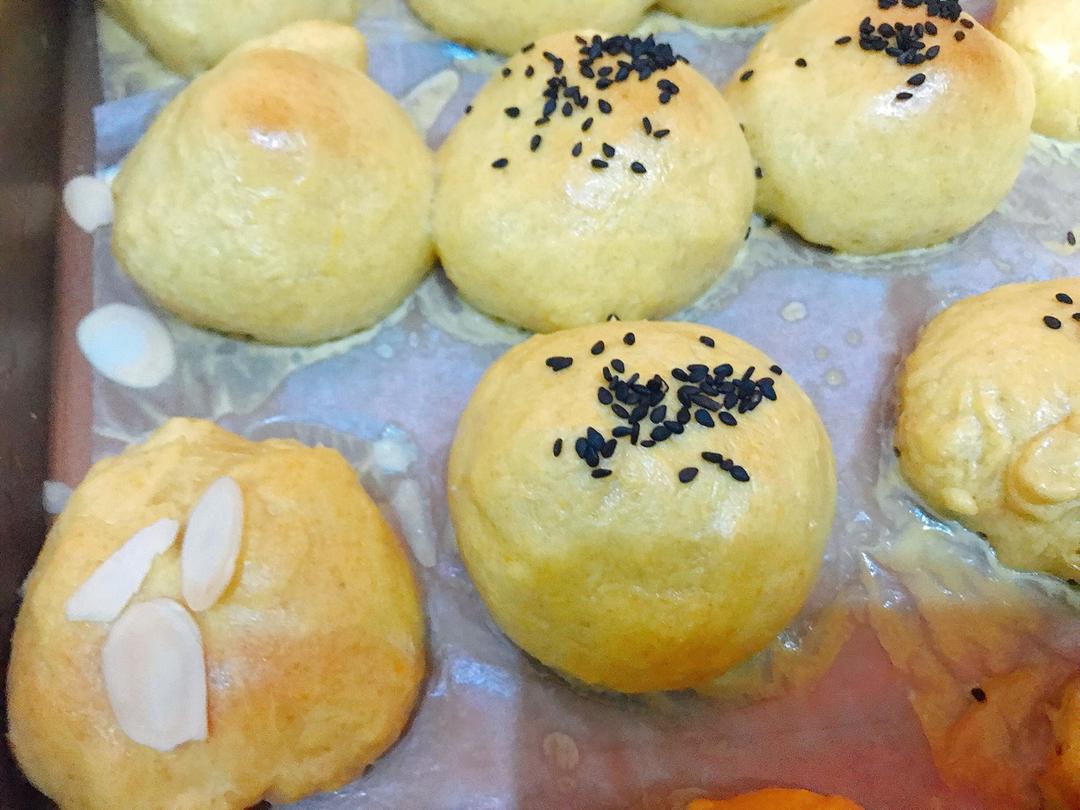 南瓜奶油小餐包（一次发酵）