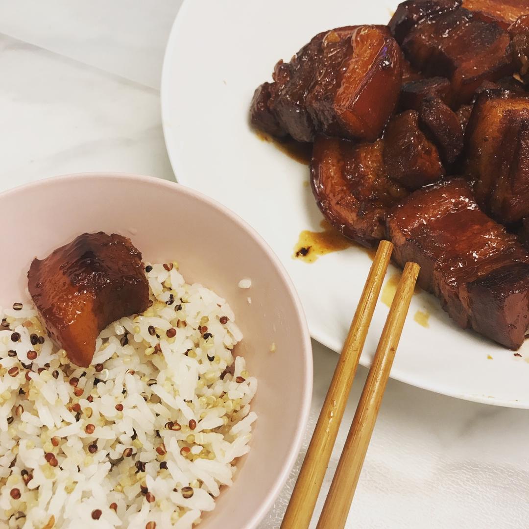 吃着碗里望着锅里的红烧肉