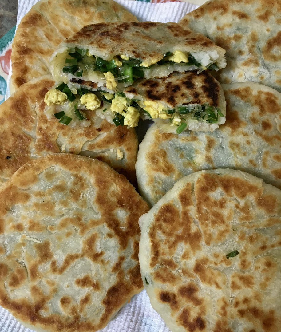 万能饼皮韭菜鸡蛋馅饼，满满的馅大大咬一口